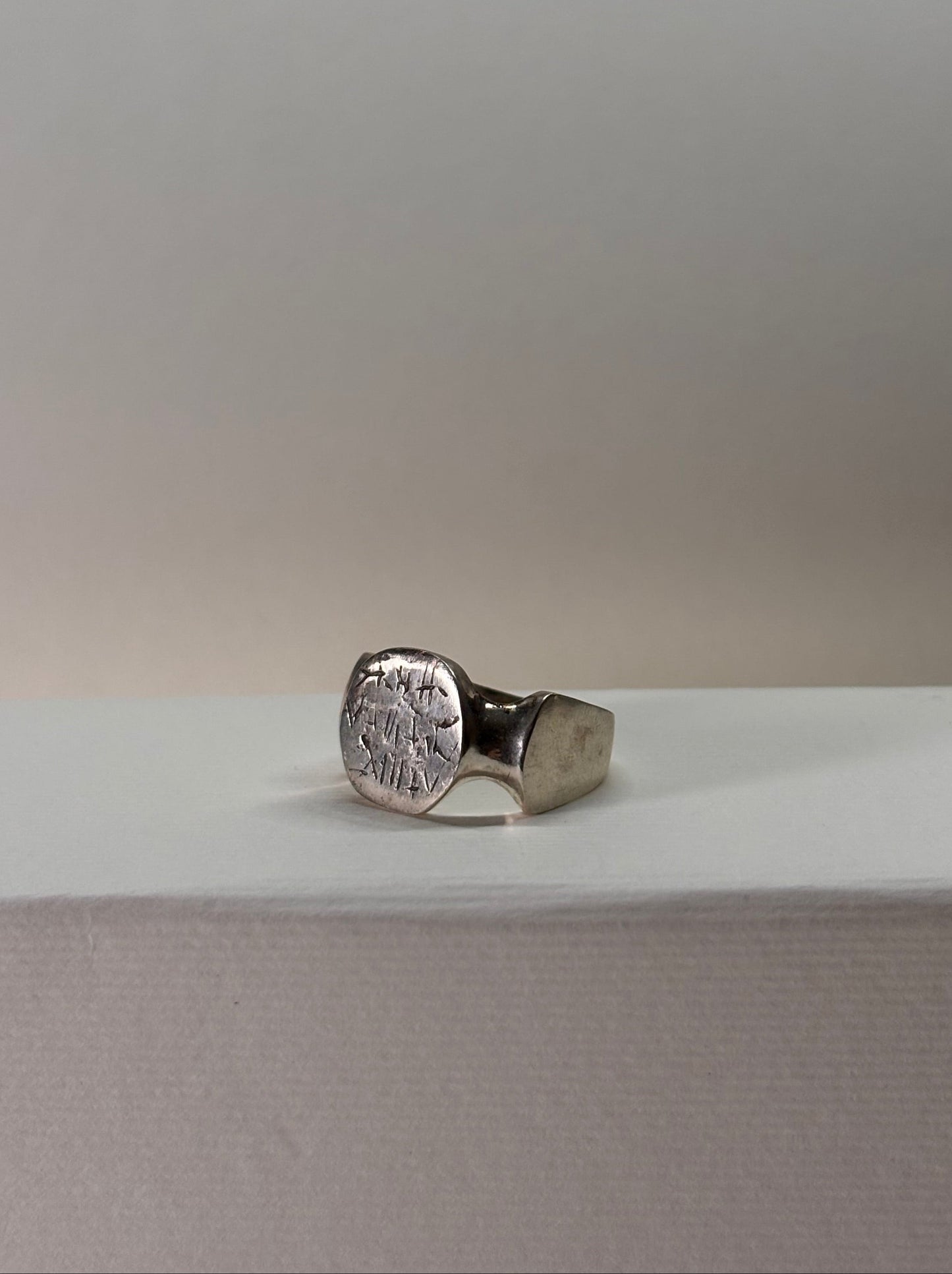 Signet ring